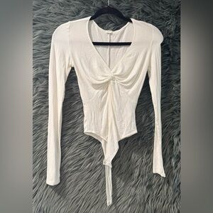 Garage Twist Front Long Sleeve Bodysuit - Sise XS | Color: Cream